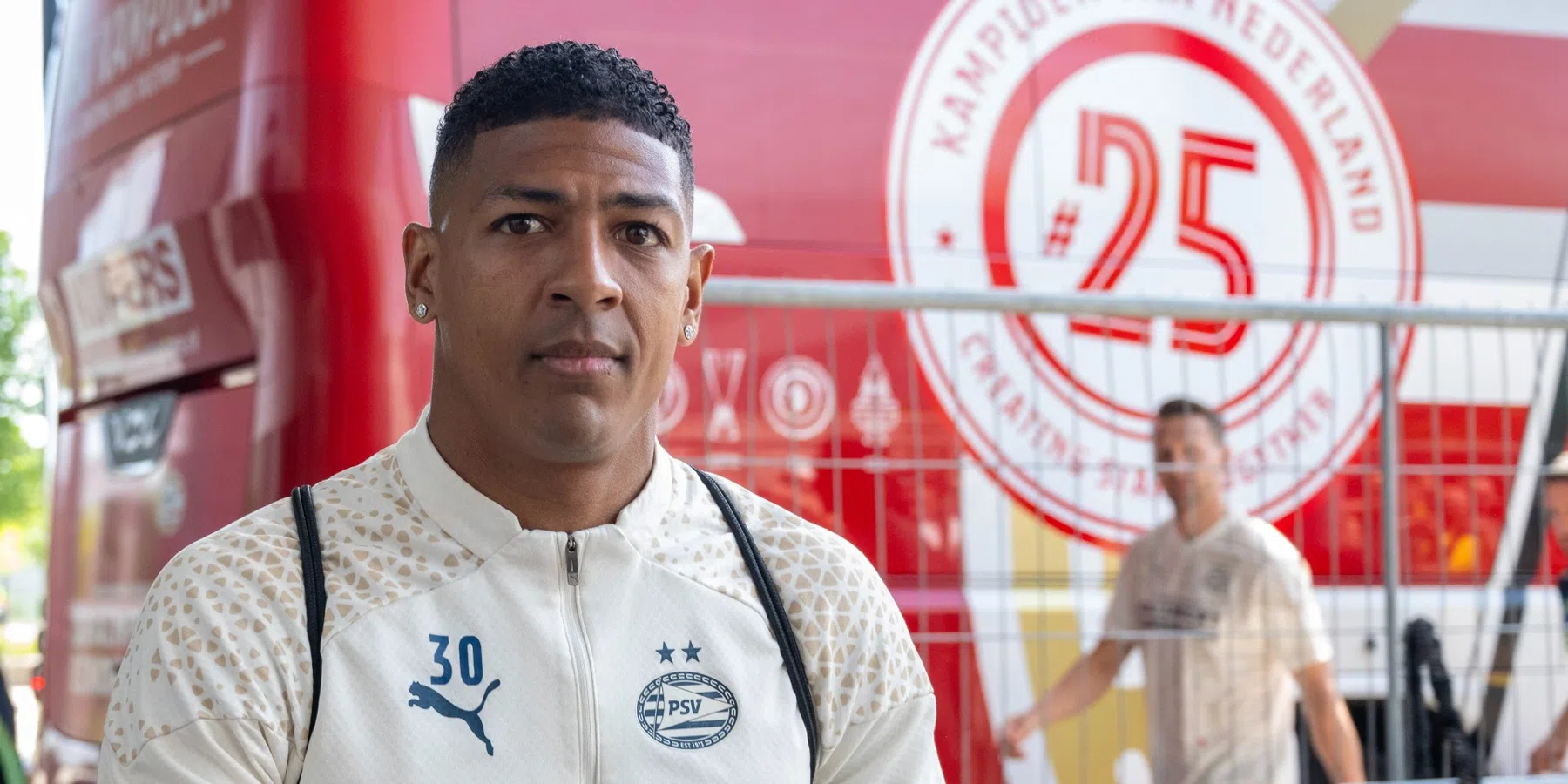 'PSV denkt aan Van Aanholt als 'nieuwe' linksback'