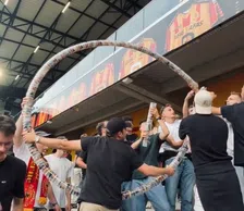 Thumbnail for article: Hilarisch: “Bij Mechelen behalve op het voetbalveld ook creativiteit in het stadion