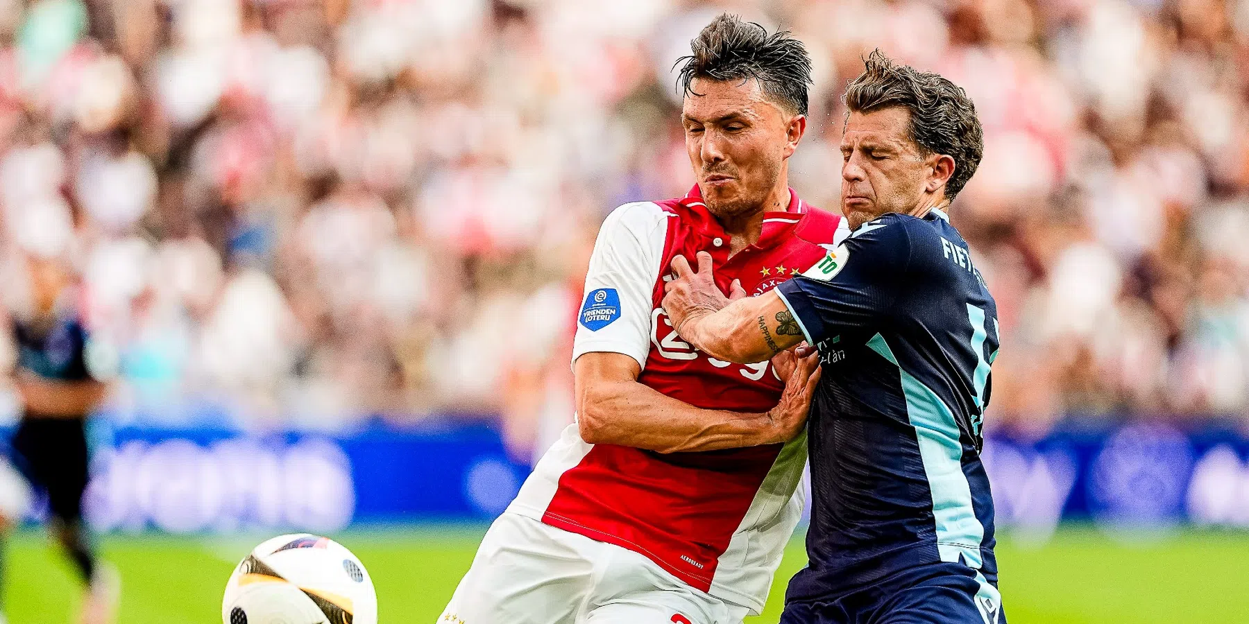 Ajax verpest Van Persie-debuut bij Eredivisie-start