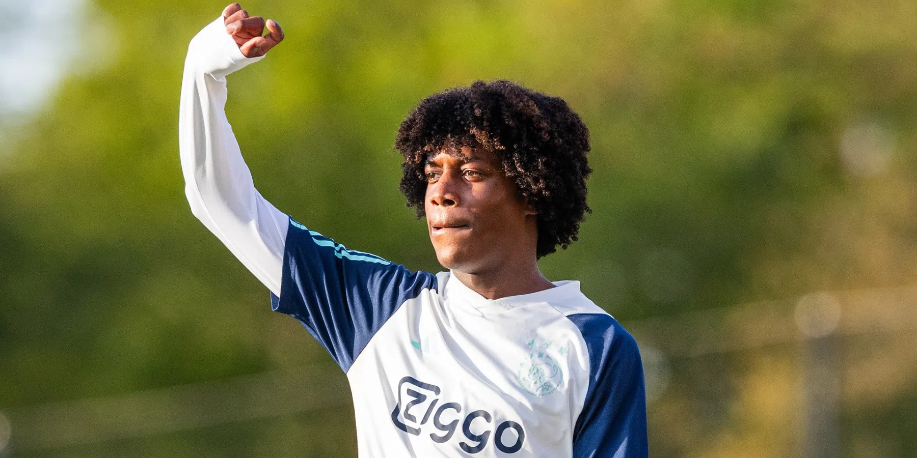 Ajax geeft O'Niel eerste profcontract