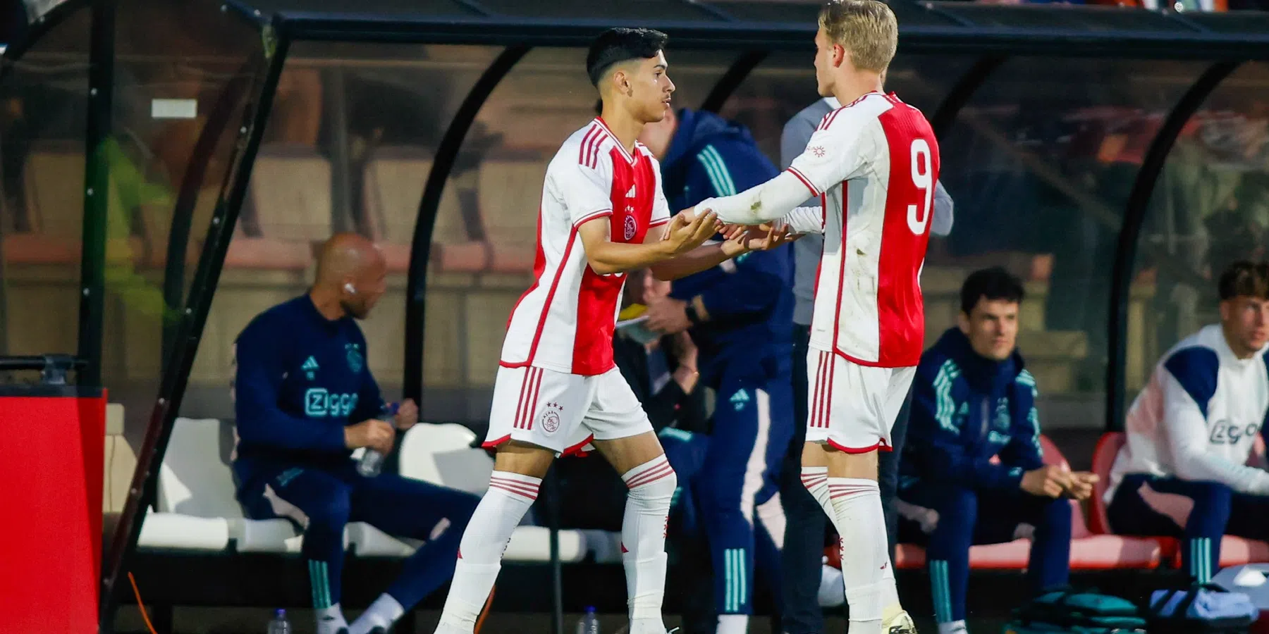 Ajax verlengt contract van Emre Ünüvar