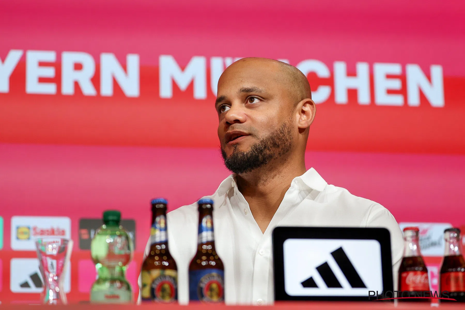 Kompany krijgt bijzondere hulp bij Bayern München bij persconferenties