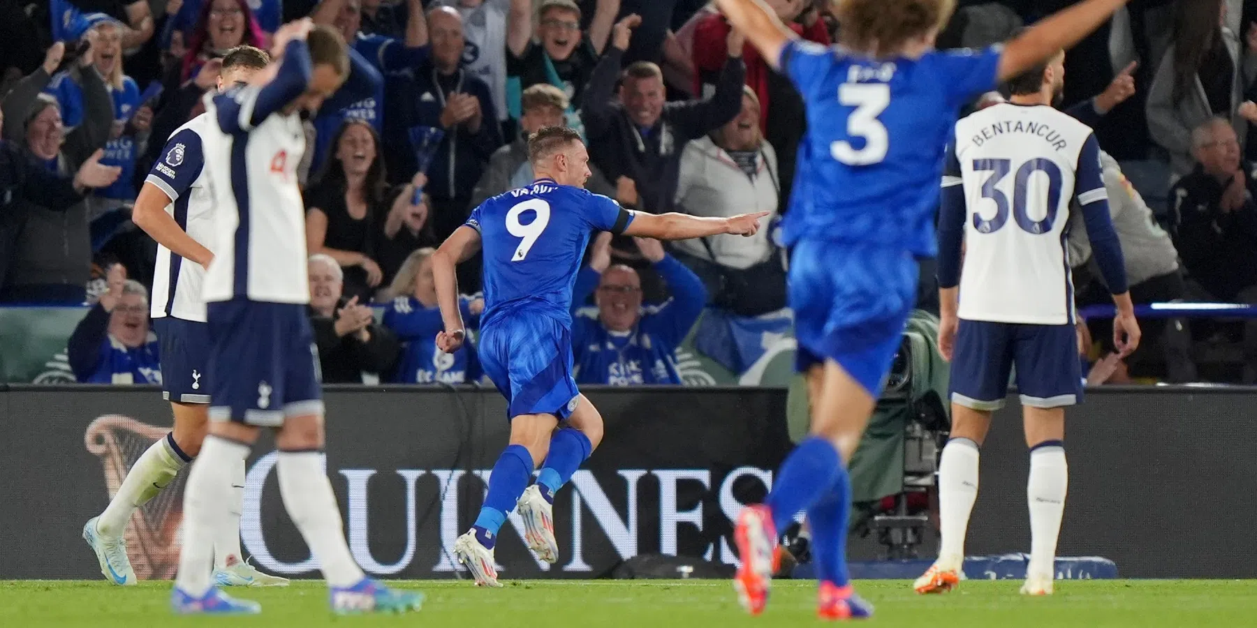 Vardy scoort en helpt Leicester aan punt tegen Spurs