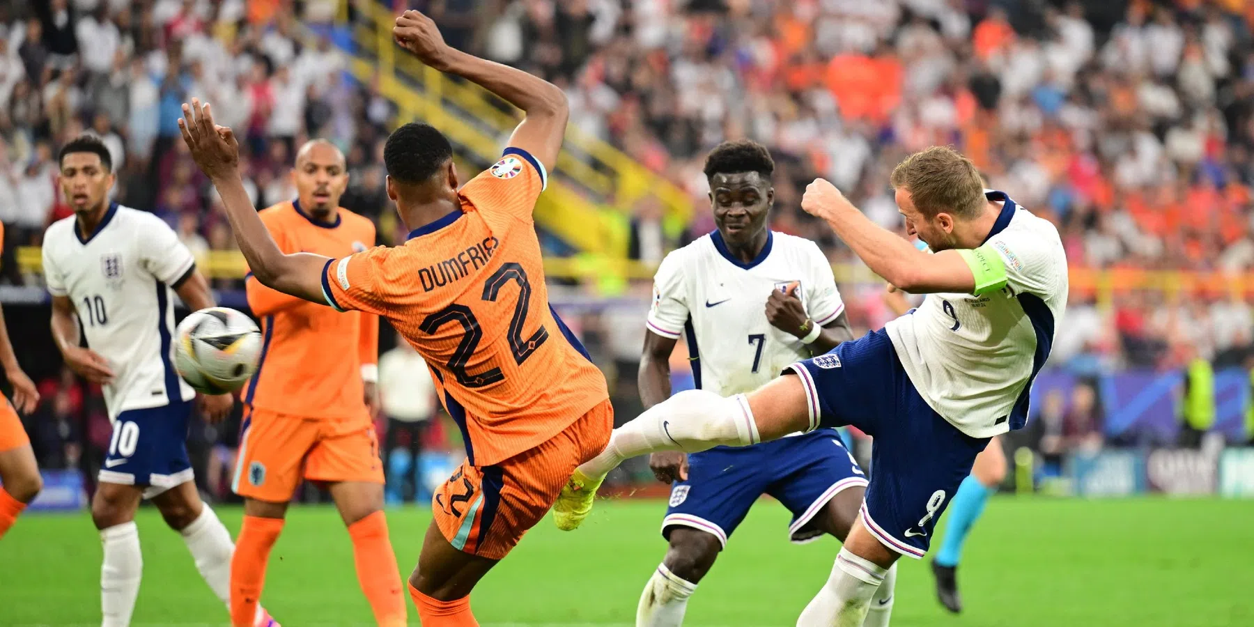 Kyle Walker erkent dat Engelse penalty tegen Oranje onverdiend was 