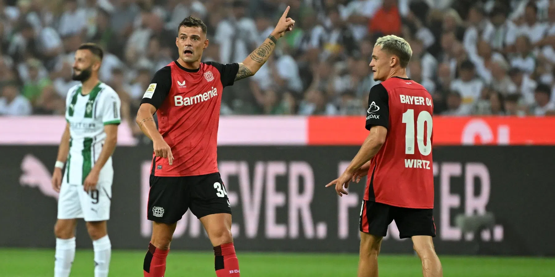 Leverkusen wint uit bij Gladbach