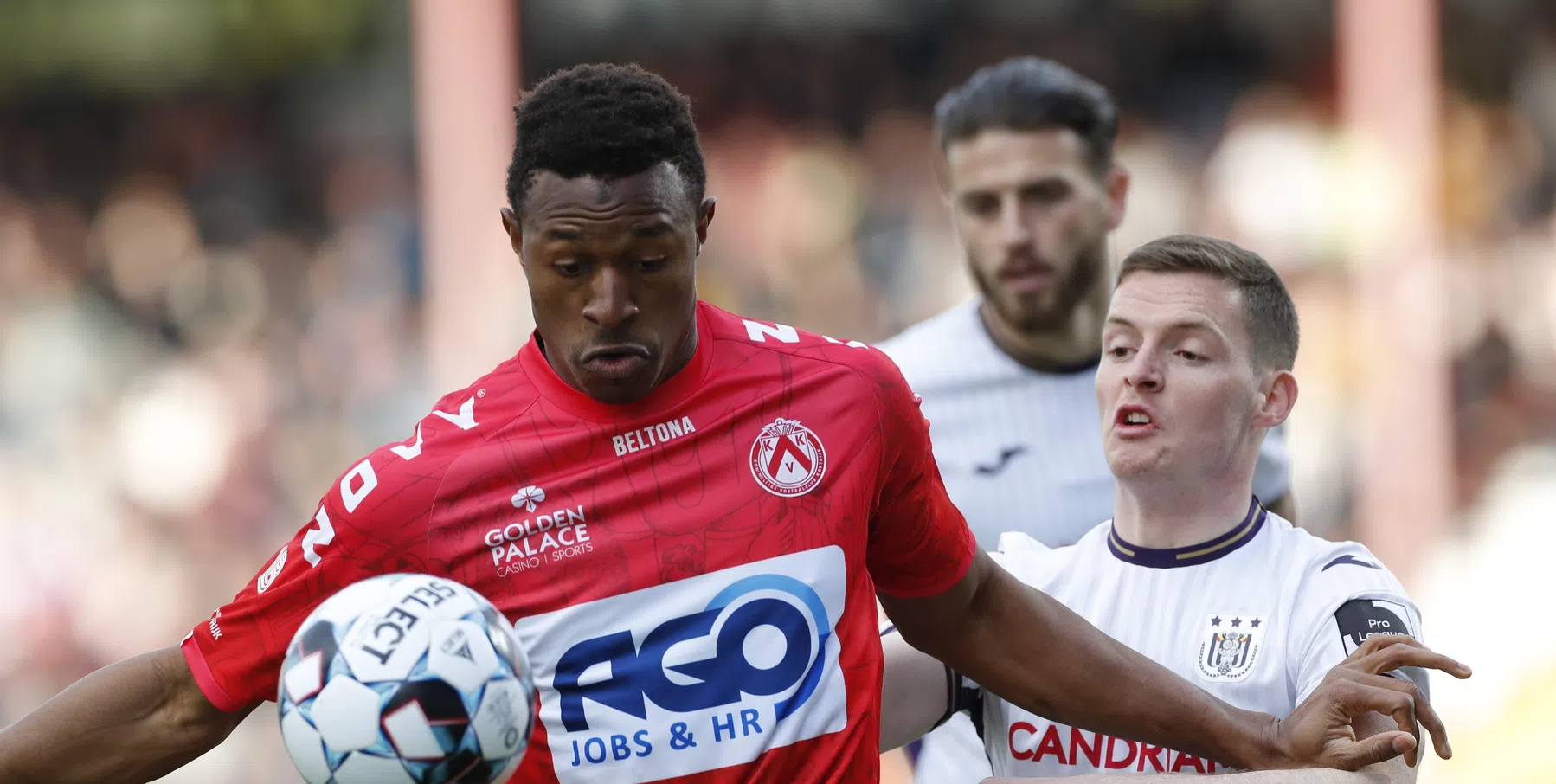 OFFICIEEL: Standard tektent spits Badamosi (ex-Kortrijk) 