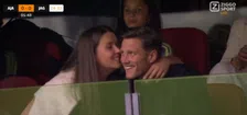 Thumbnail for article: Ajax-fans veren op en zingen glunderende Wout Weghorst massaal toe