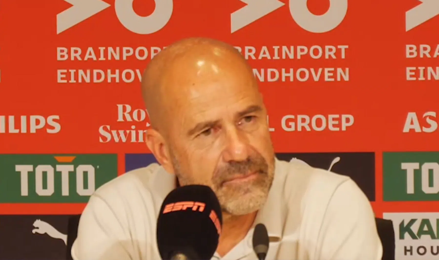 Bosz grapt over Stewart: 'Weet niet hoe dat bij jouw baas werkt'