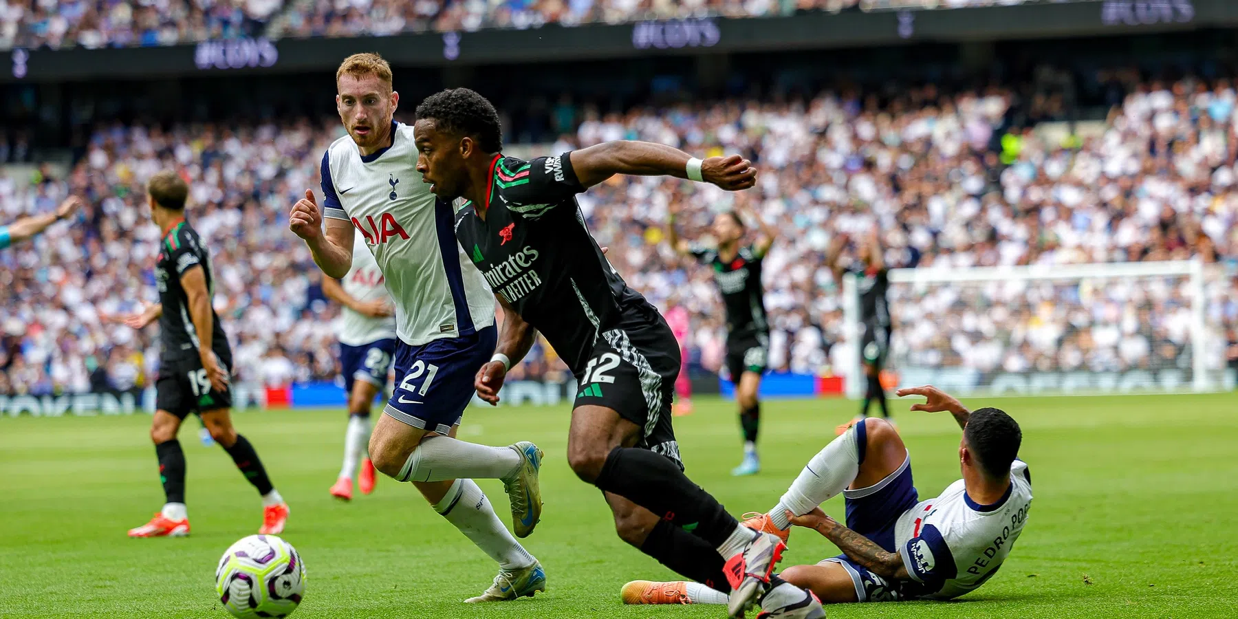 Arsenal verslaat Spurs in vermakelijke derby