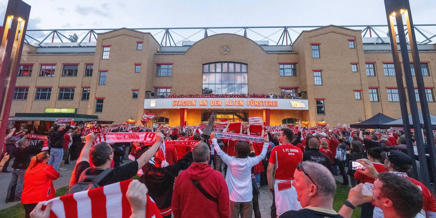 Prachtig, Union Berlin-fans zamelen geld in voor keeper na beenamputatie