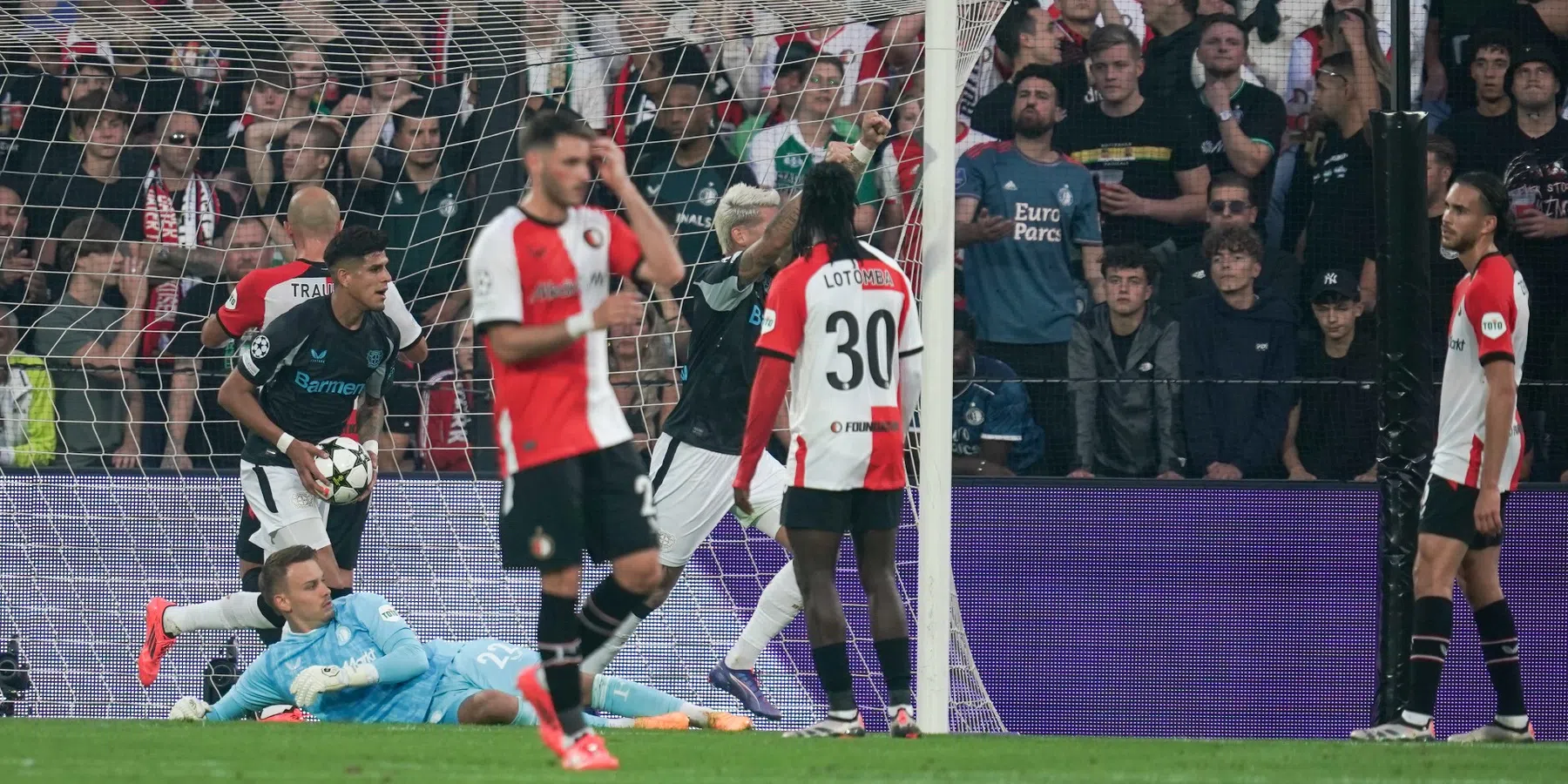 Feyenoord verliest met 0-4 van Leverkusen