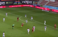 GOAL: Erenbjerg knalt van grote aftand raak voor Zulte Waregem