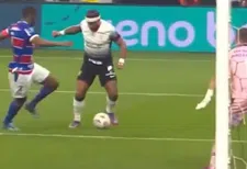 Memphis schittert en geeft na heerlijke actie zijn eerste assist voor Corinthians