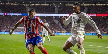 Atlético en Madrid spelen gelijk in verhitte derby, Courtois baalt dubbel