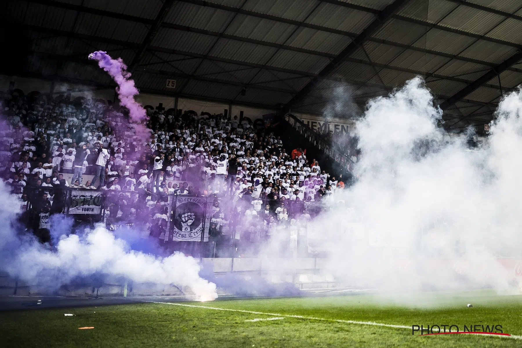 Royal Antwerp FC tegen Beerschot gestaakt vanwege vuurwerk