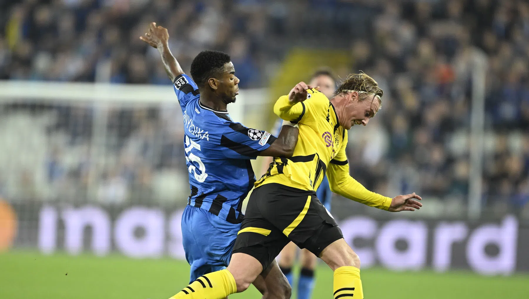 Raphaël Onyedika is Player of the Month bij Club Brugge