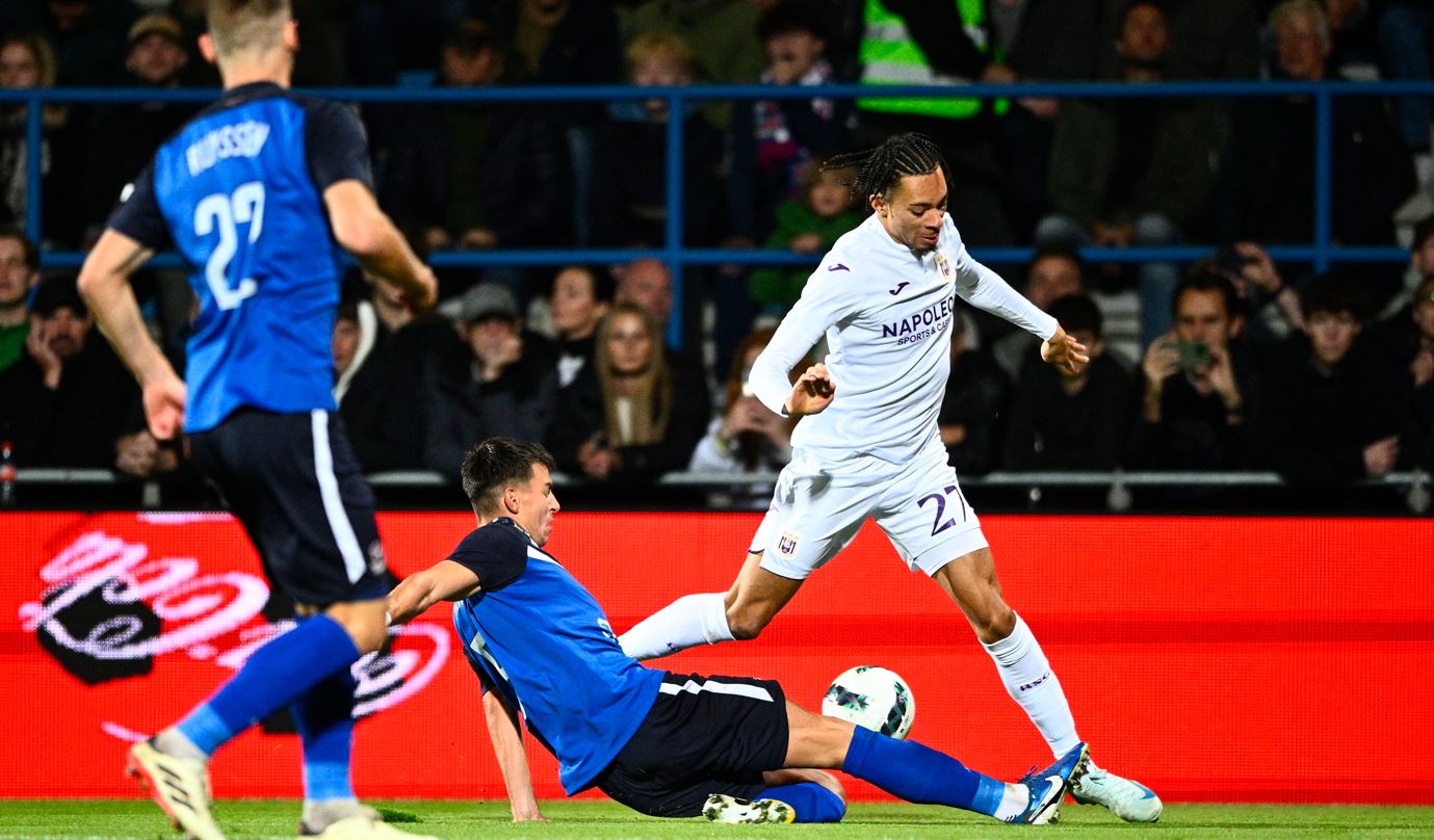 Referee Department over Fila op Dendoncker in Dender - Anderlecht