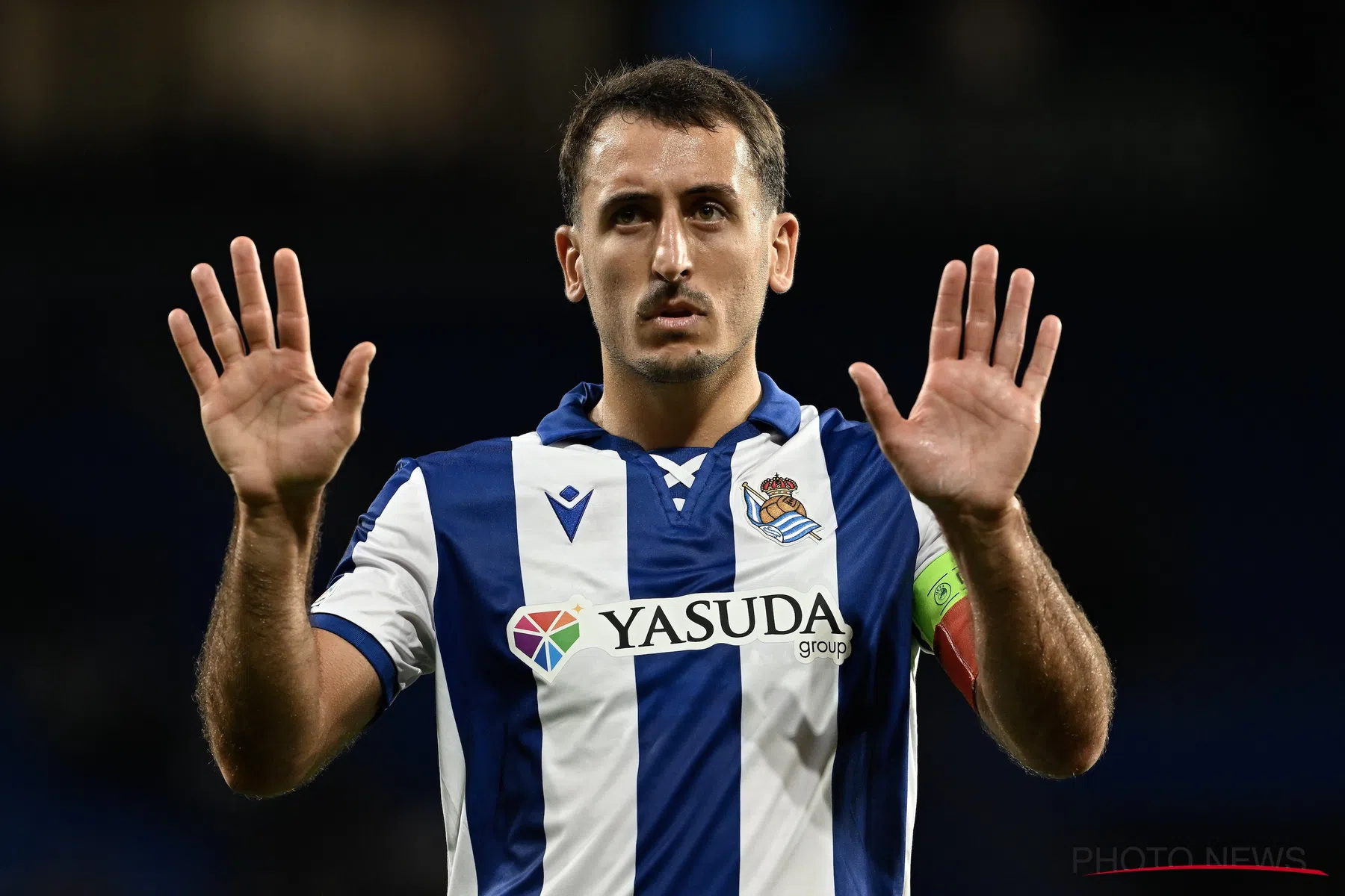 Real Sociedad-speler Mikel Oyarzabal boos op supporters van Anderlecht