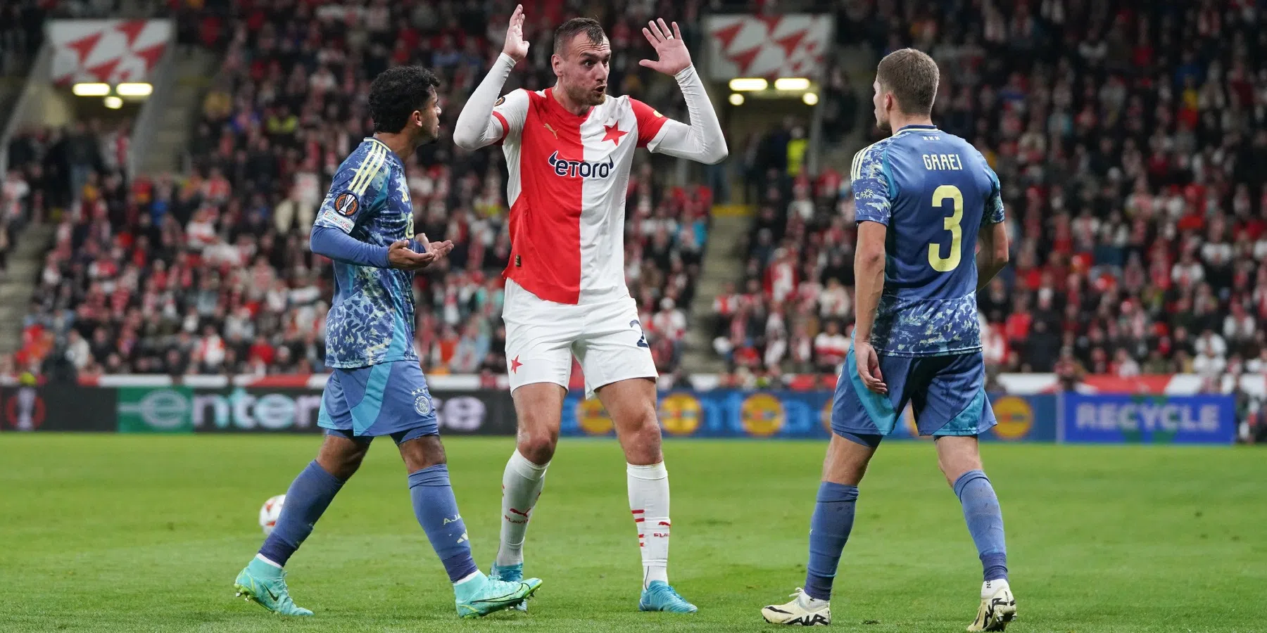 Chory woest door vele vallen van Ajax-spelers