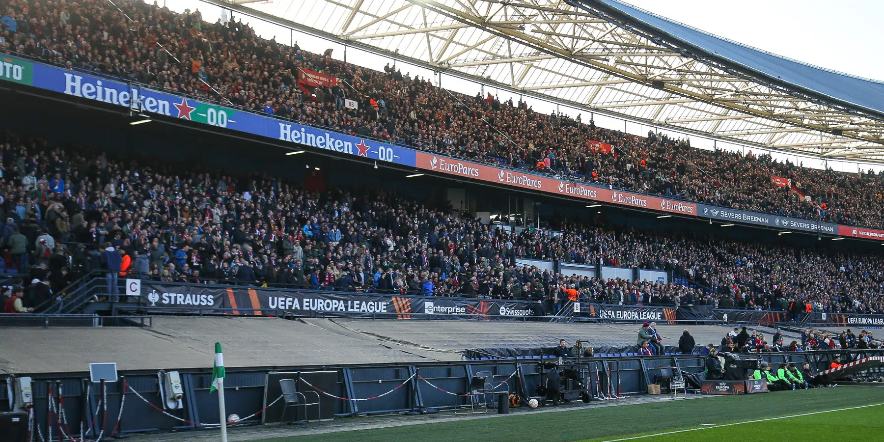 Feyenoord-fans bekritiseerd vanwege vuurwerkgeluiden