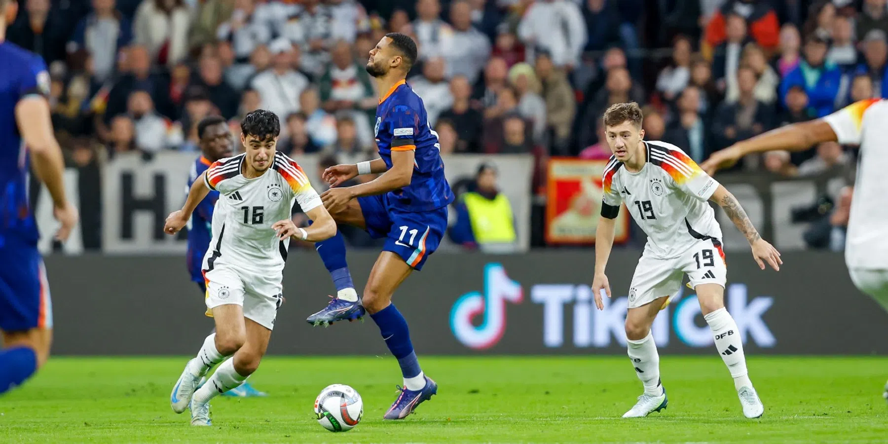 Van der Vaart en Van Hooijdonk over Oranje