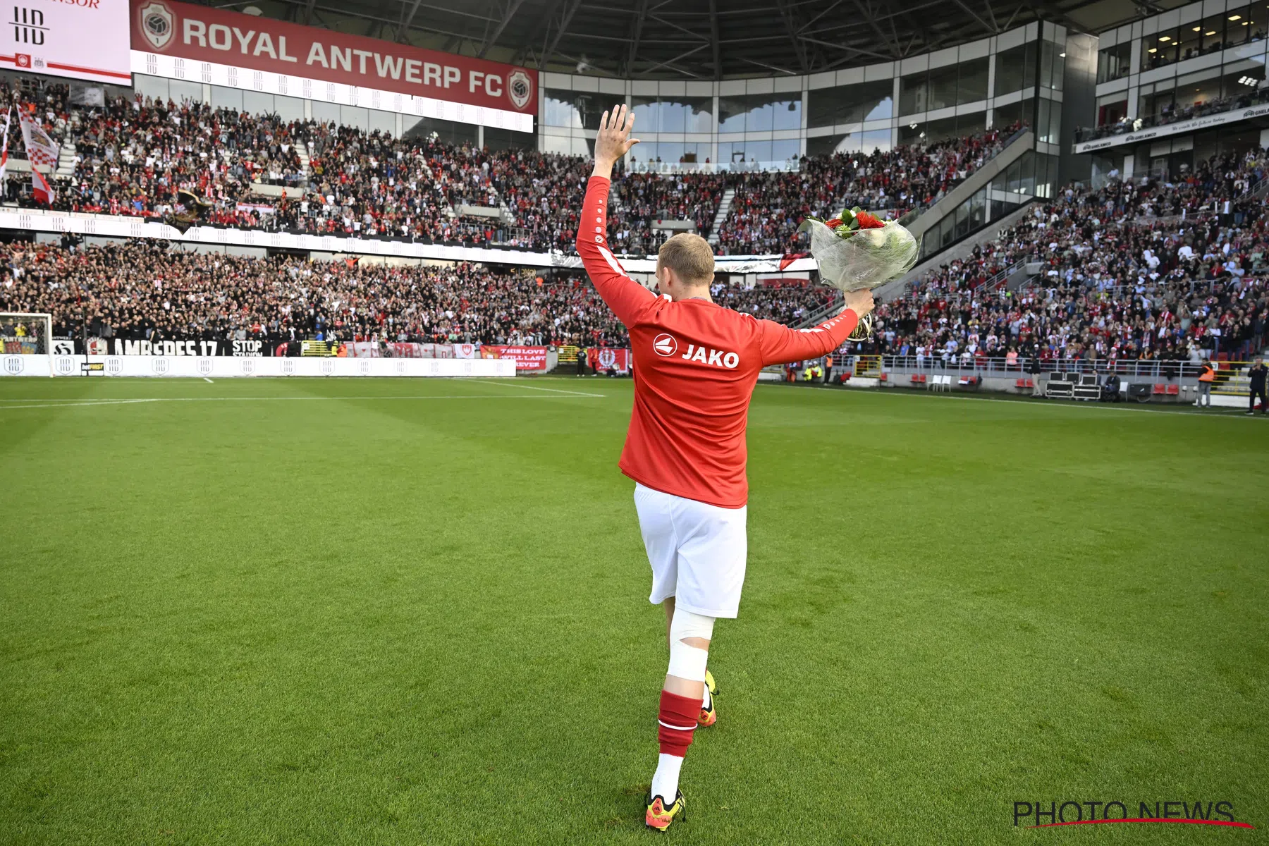 Ritchie De Laet trekt voetbalschoenen weer aan