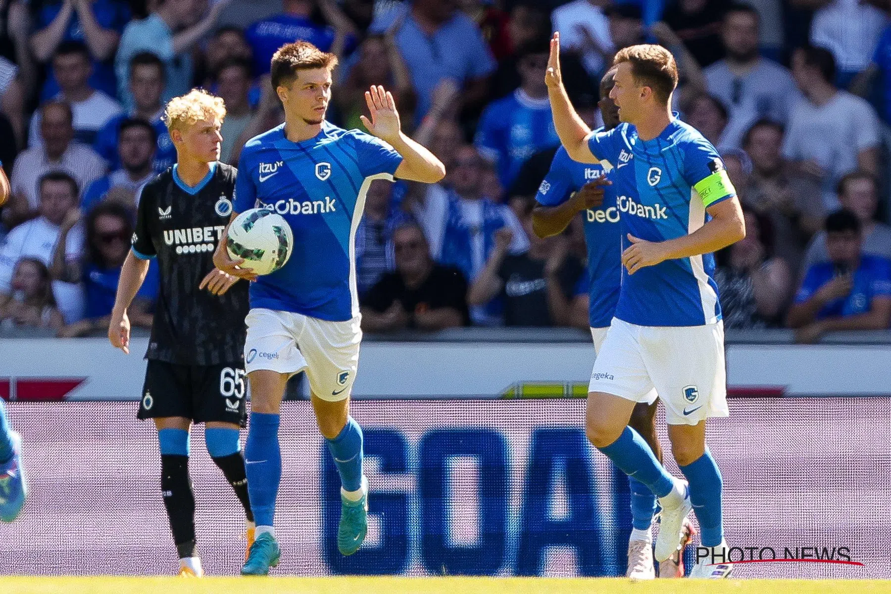 Jarne Steuckers met KRC Genk tegenvoer Sint Truiden VV