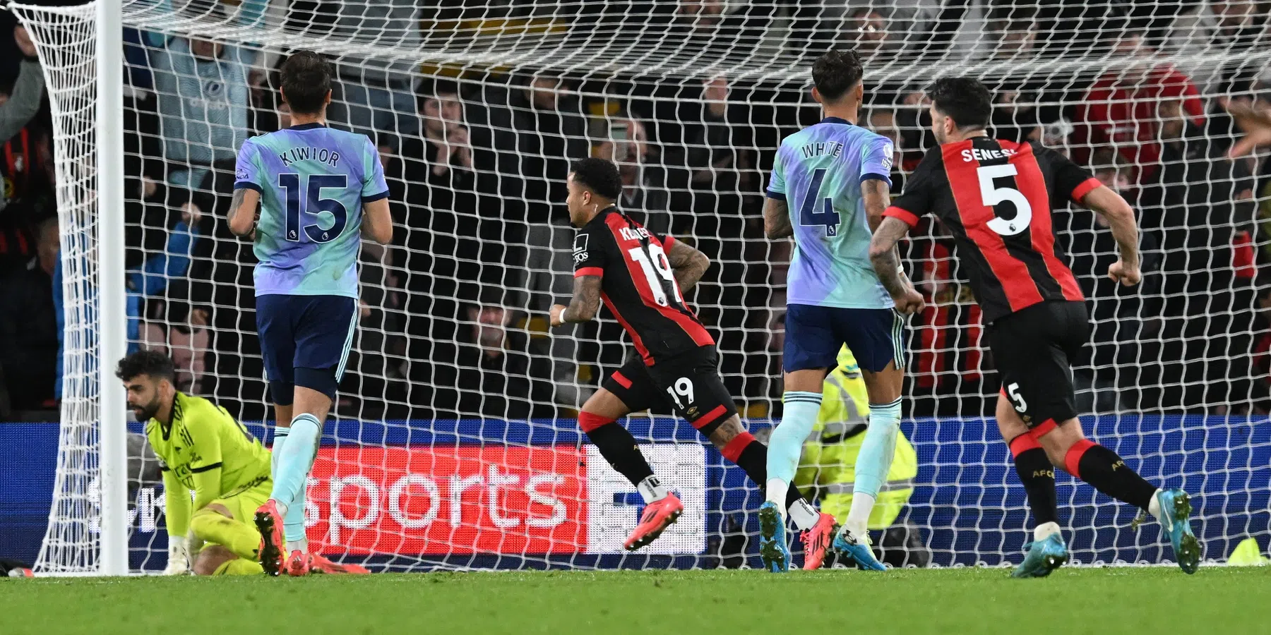 Bournemouth en doelpuntenmaker Kluivert doen tiental Arsenal pijn in titelstrijd