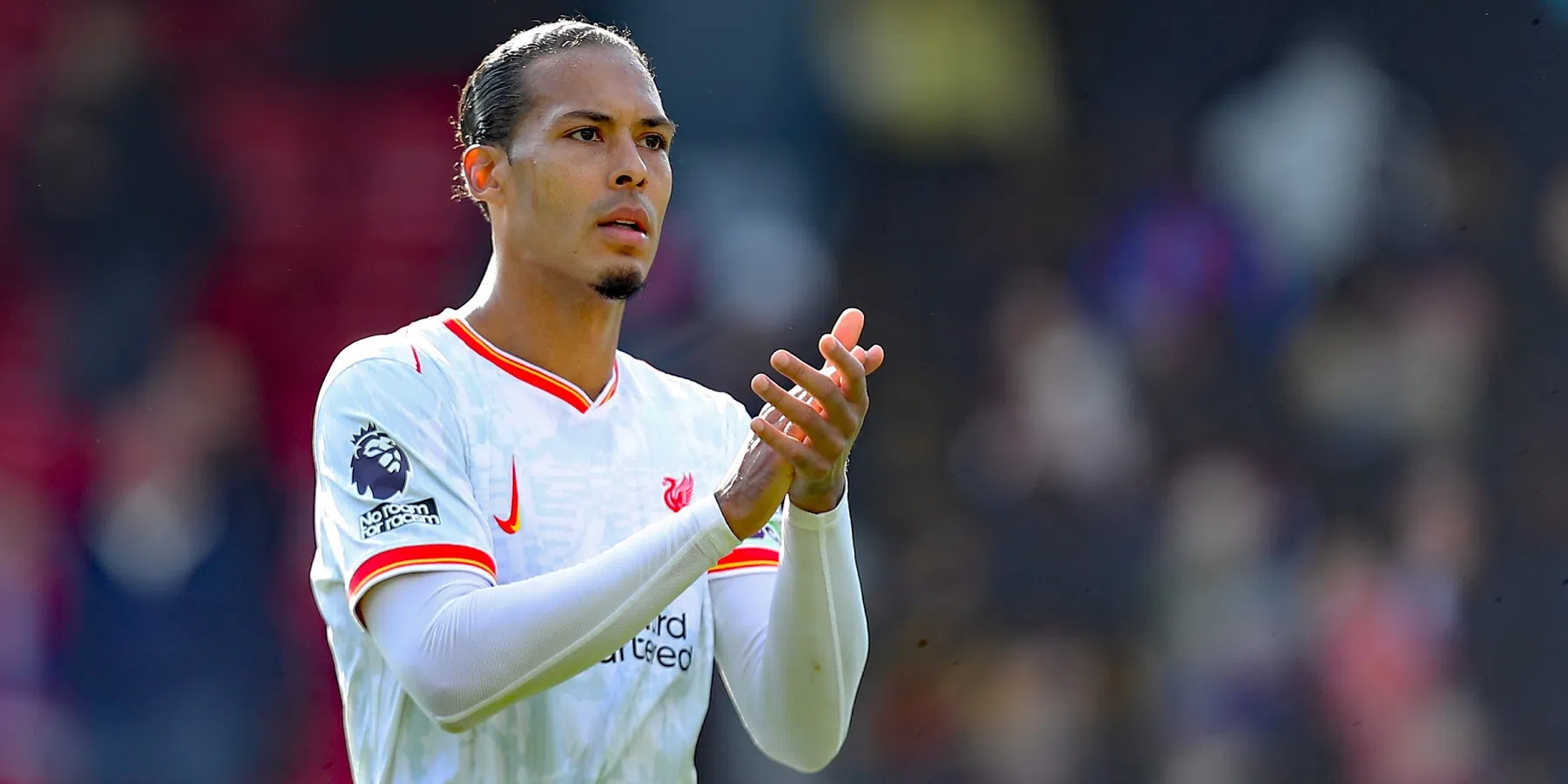 Van DIjk met Liverpool in gesprek over contractverlenging 