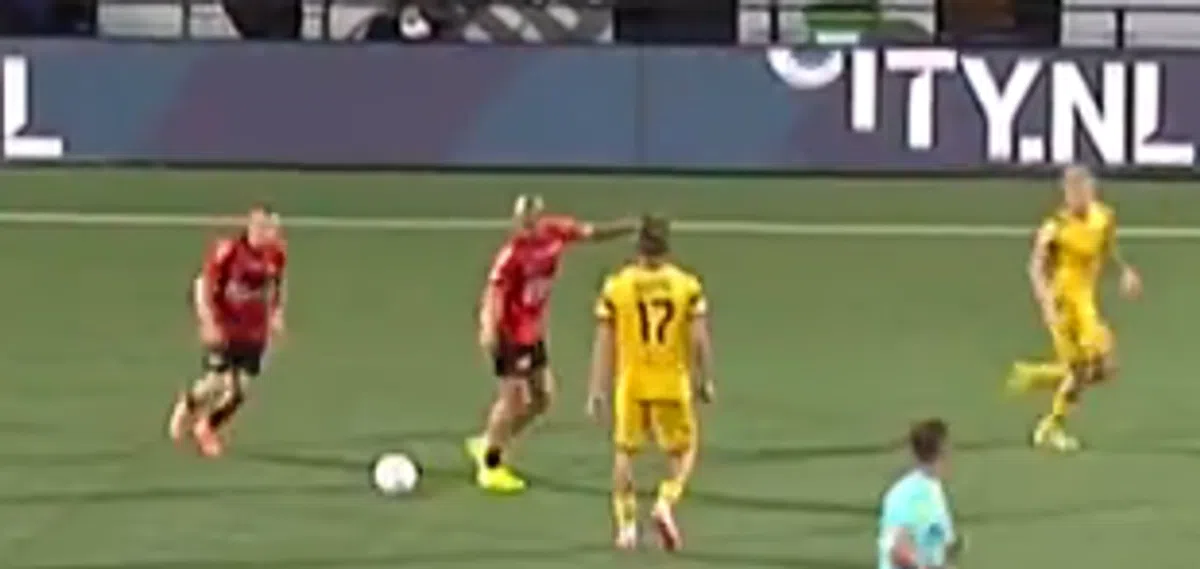 Ongelooflijk Daneels kopieert Engels met prachtgoal vanaf eigen helft