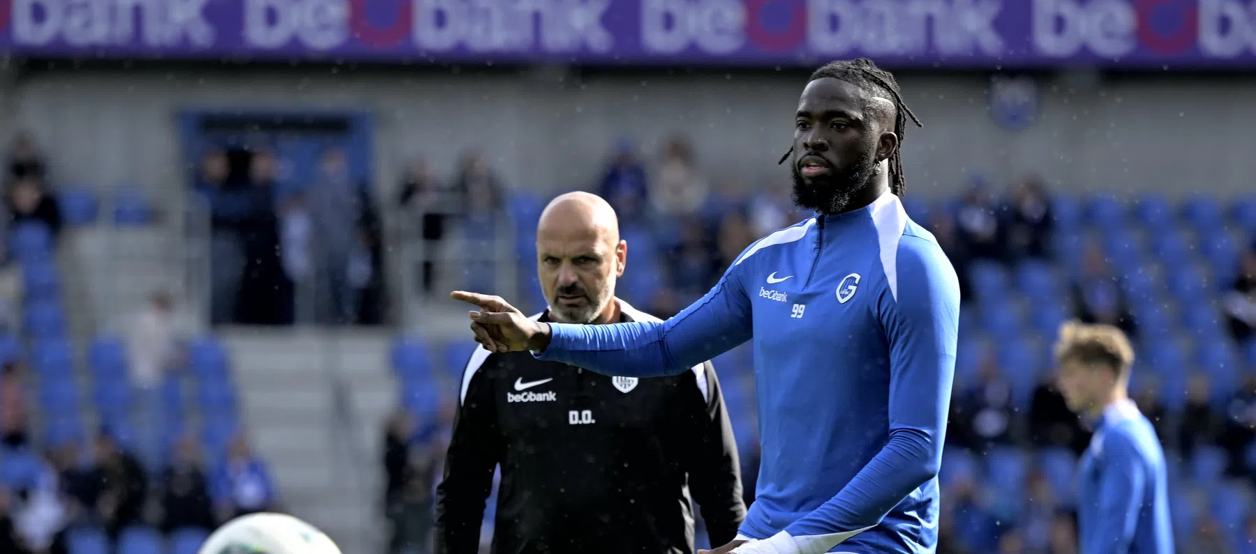 Tolu Arokodare (Genk) heeft ‘haters’ tattoo op wijsvinger