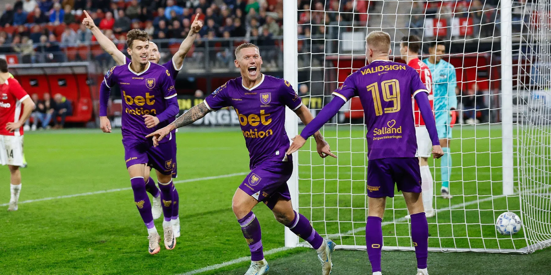 AZ verslaat Go Ahead Eagles met 3-2