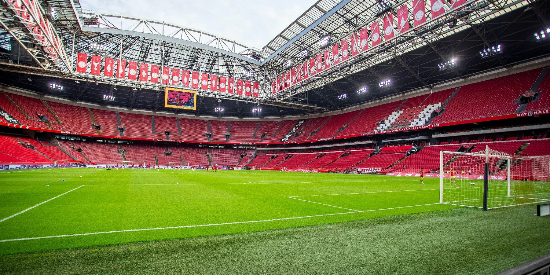 Aanvaring Ajax-fans en pro-Palestijnse demonstrant 