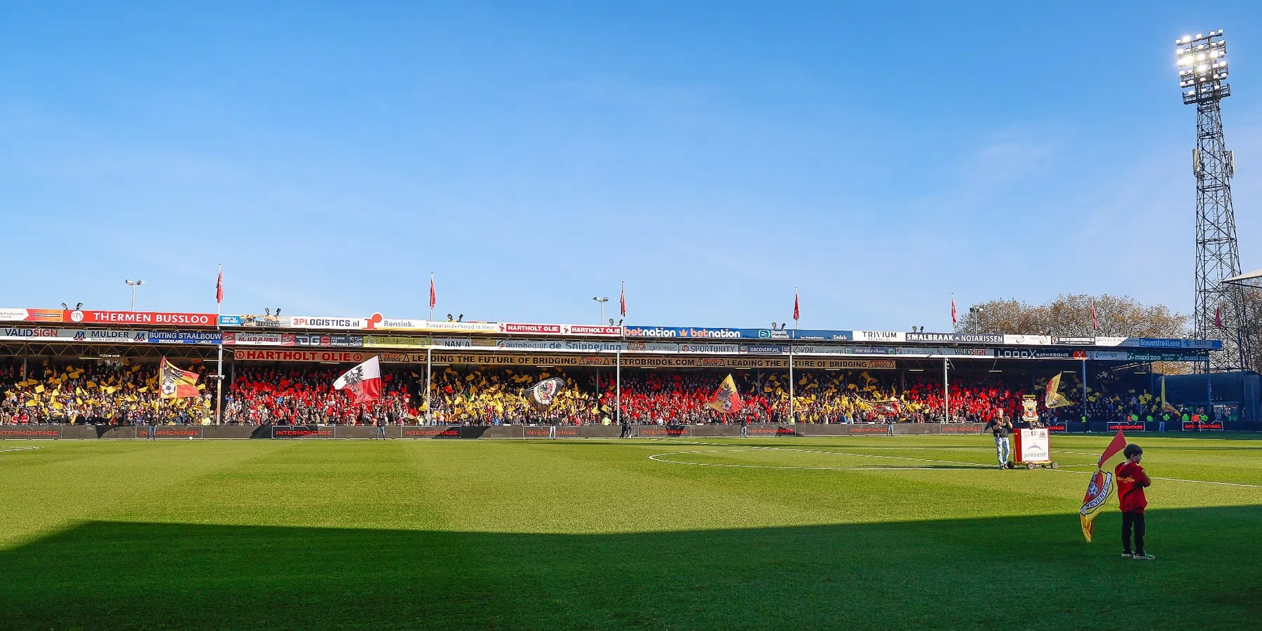 Go Ahead Eagles-fan gaat viral met tandenborstel