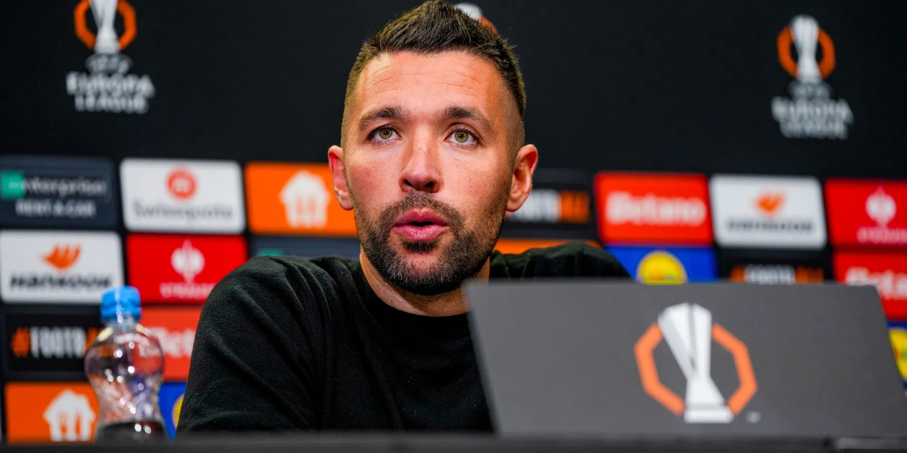 Farioli geeft uitleg over Ajax-opstelling tegen Maccabi