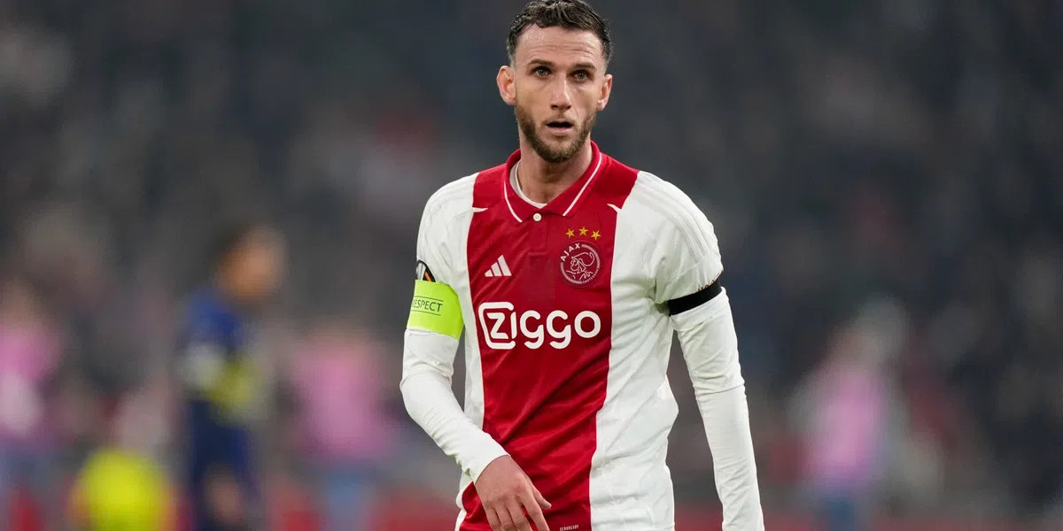 Ajax verwelkomt middenvelder na zeven maanden weer op trainingsveld