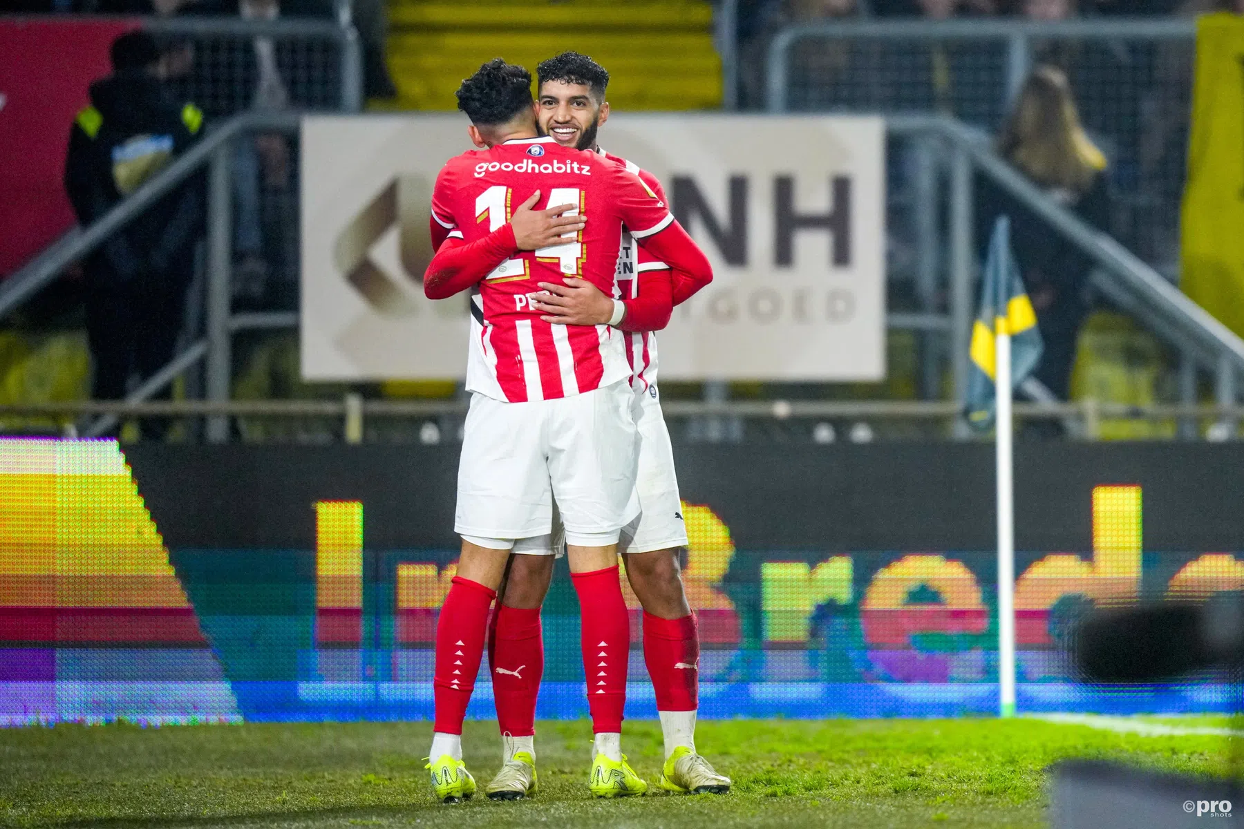 PSV boekt probleemloze zege bij NAC