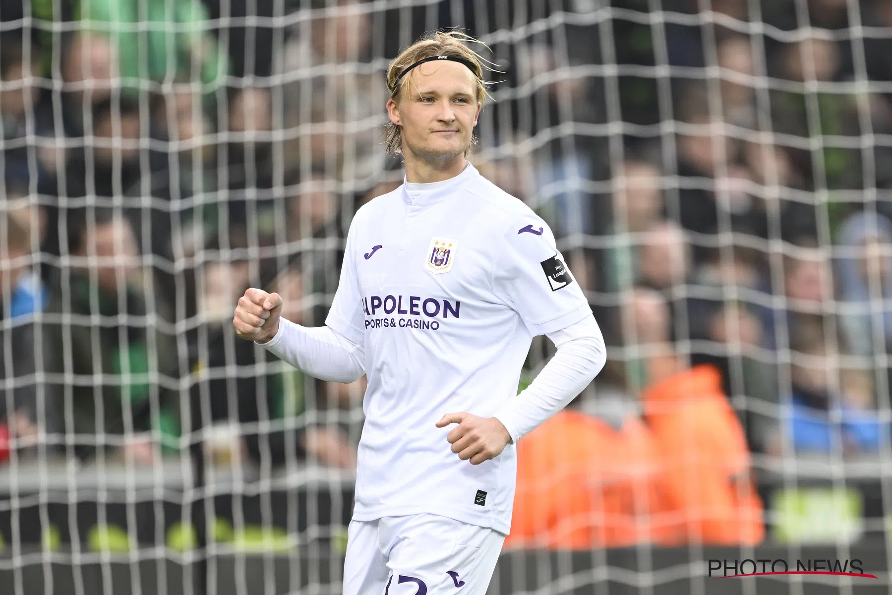 Kasper Dolberg herenigd met Brian Riemer bij Deens elftal