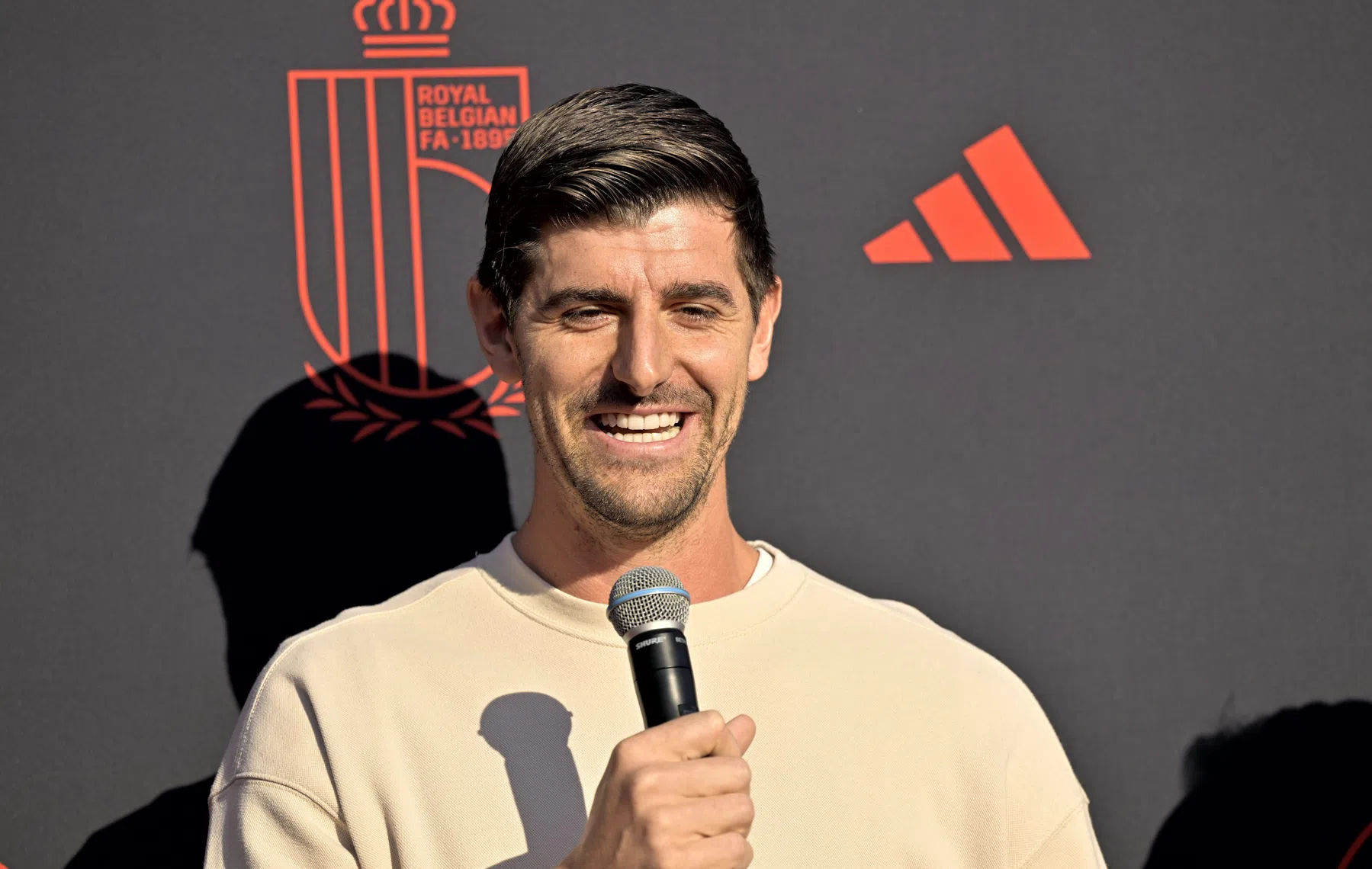 CEO van de KBVB Peter Willems bezocht Thibaut Courtois in Madrid