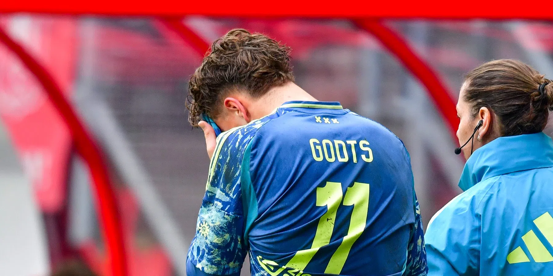 Flinke domper voor Ajax: geblesseerde Godts voorlopig niet inzetbaar