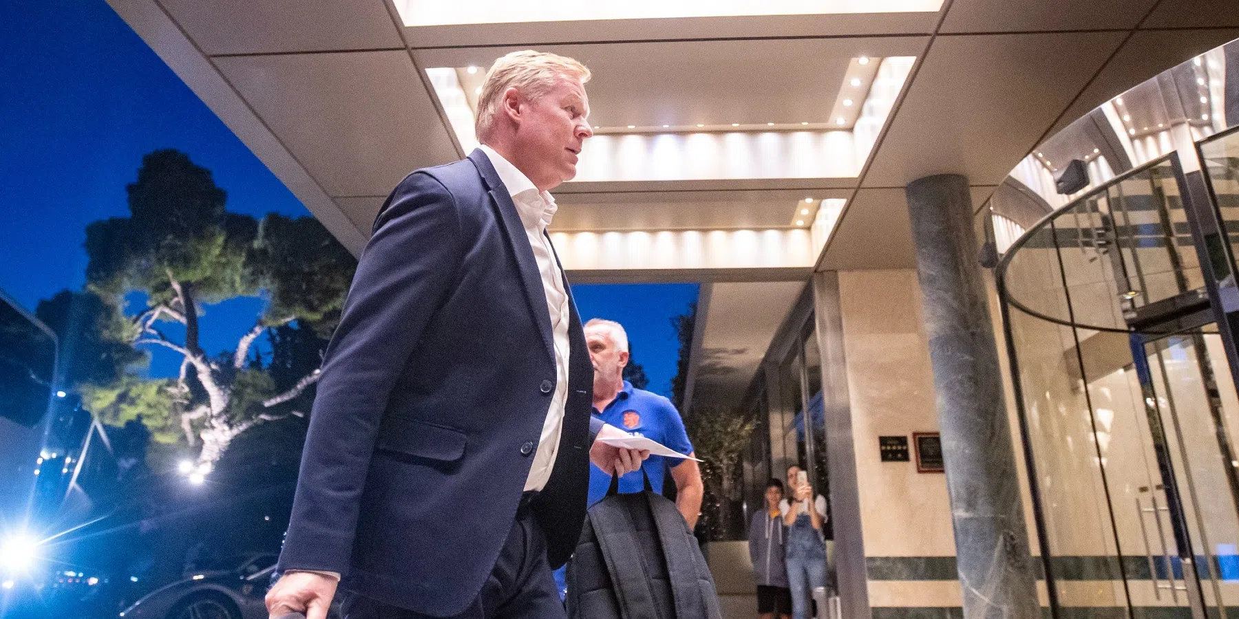 Koeman op de barricaden richting FIFA en UEFA