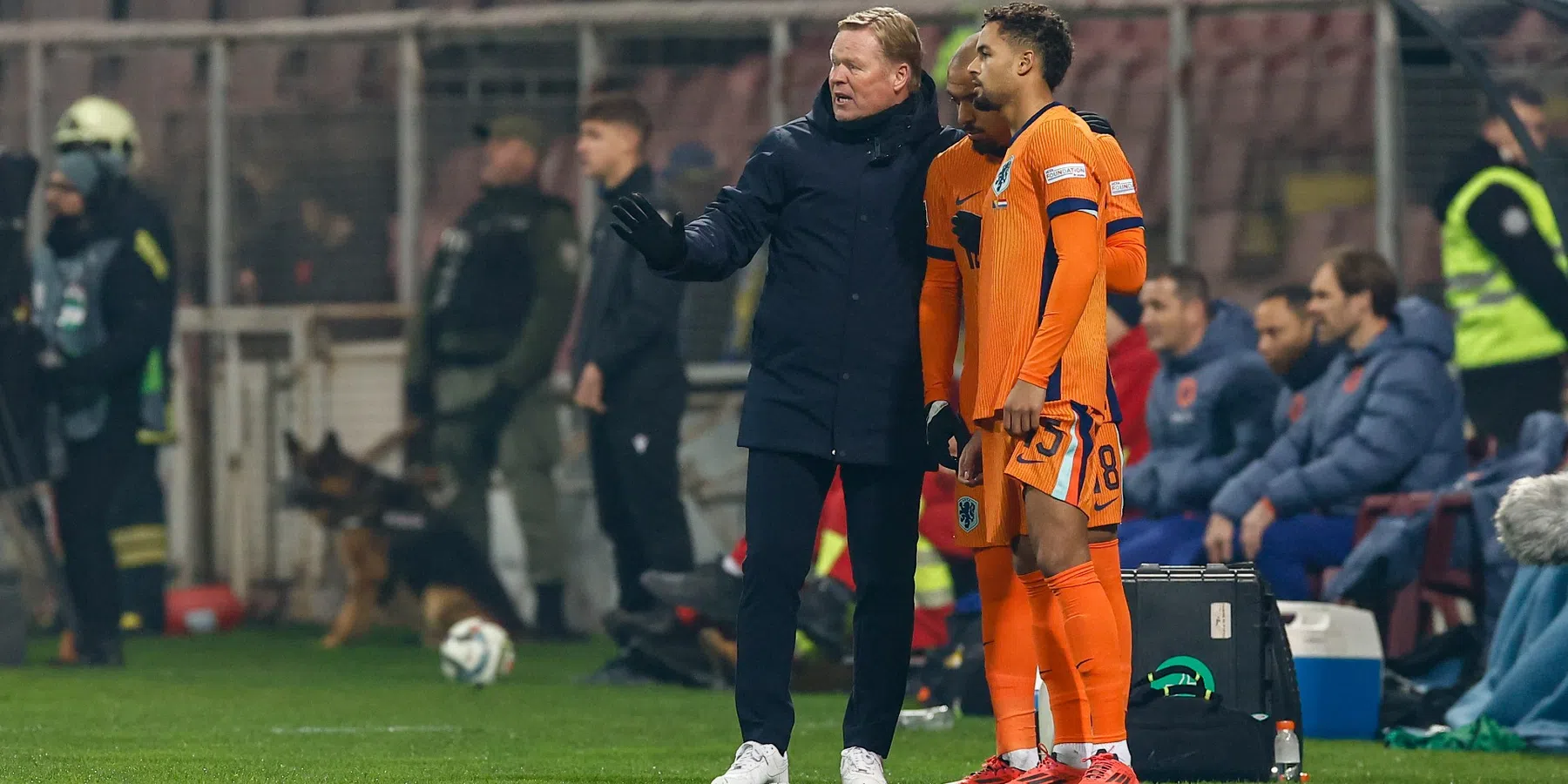 Koeman noemt slecht veld als oorzaak Oranje-remise