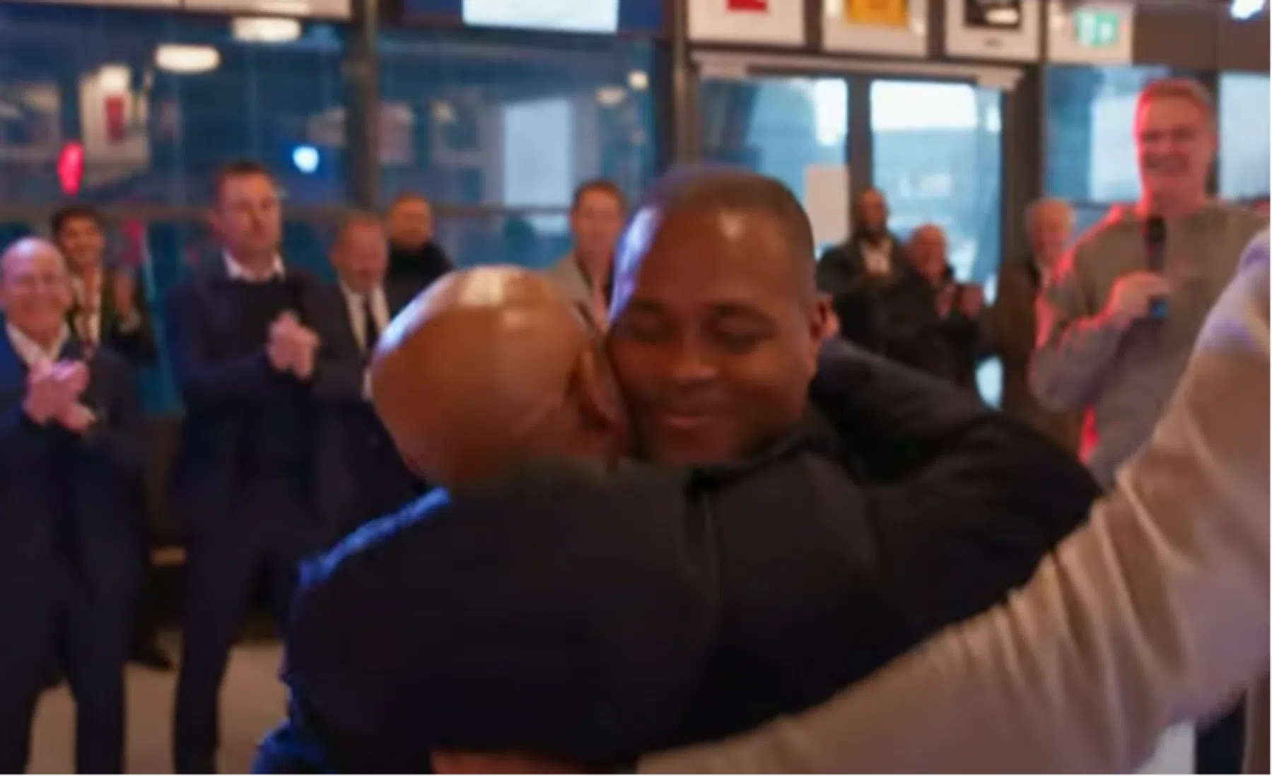 Blind, Kluivert, Tahamata en Rijkaard krijgen borstbeeld bij Ajax