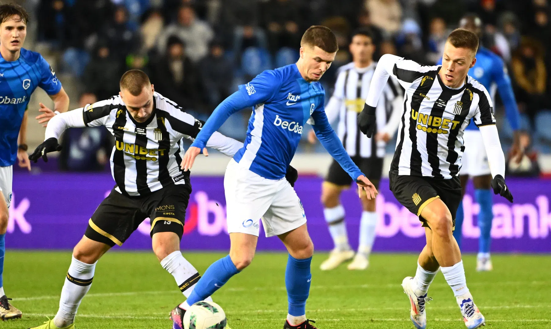 KRC Genk wint van Sporting Charleroi 