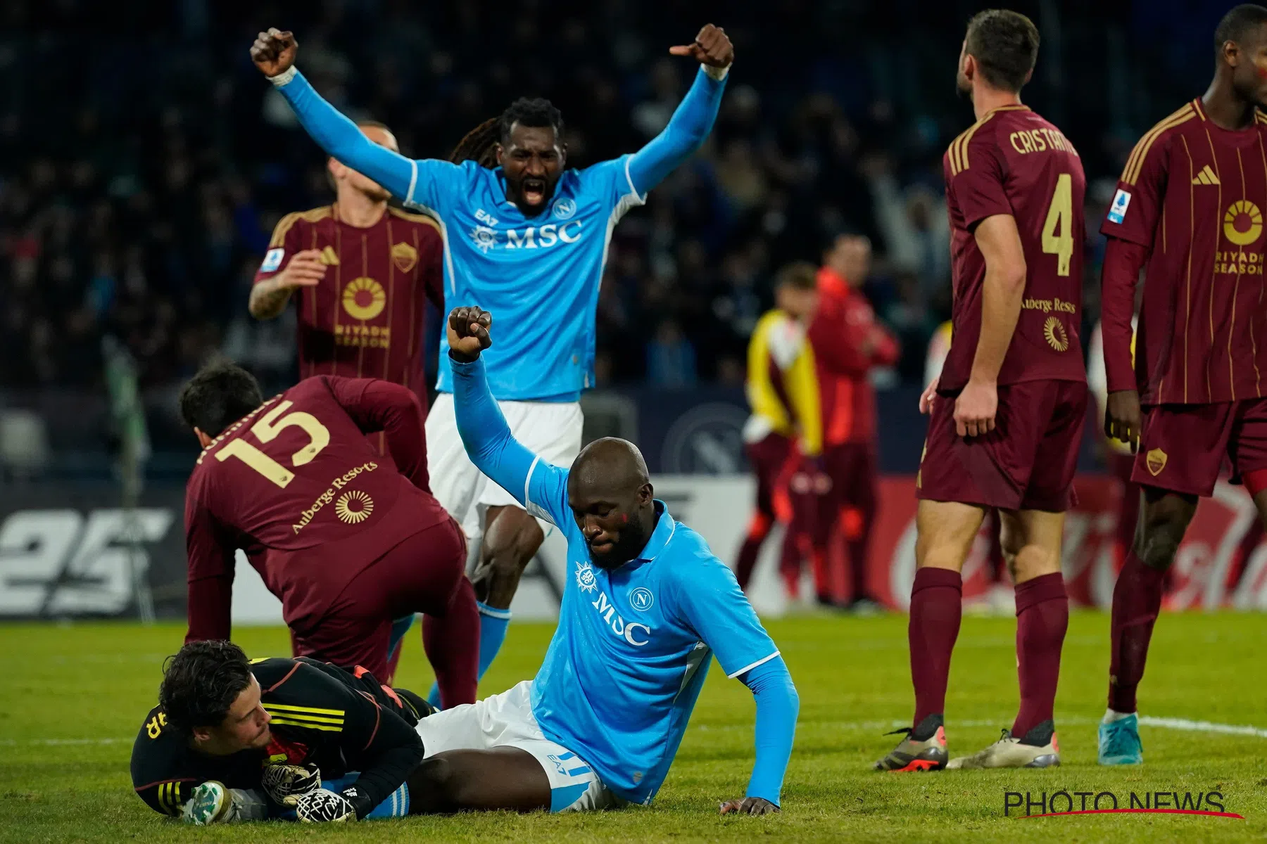 Na afmelding Rode Duivels, leidt Lukaku Napoli voorbij AS Roma