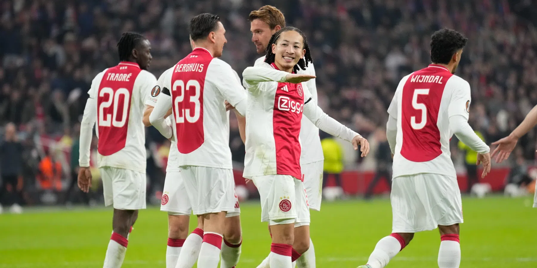 Spaan geeft Ajax-invaller Fitz-Jim een 9 