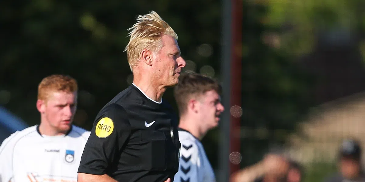 エールディビジ373試合の主審が突然アマチュア試合の笛を吹き「素晴らしい」