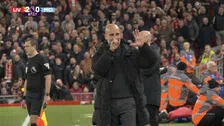 Must see: Guardiola reageert met zes vingers op spreekkoren op Anfield