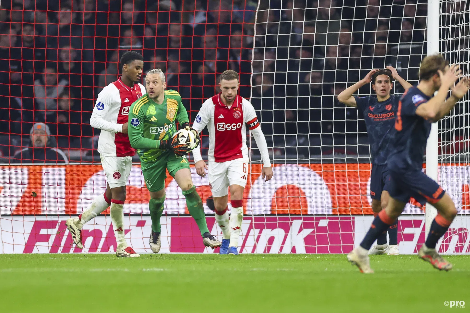 Ajax op rapport: drie onvoldoendes