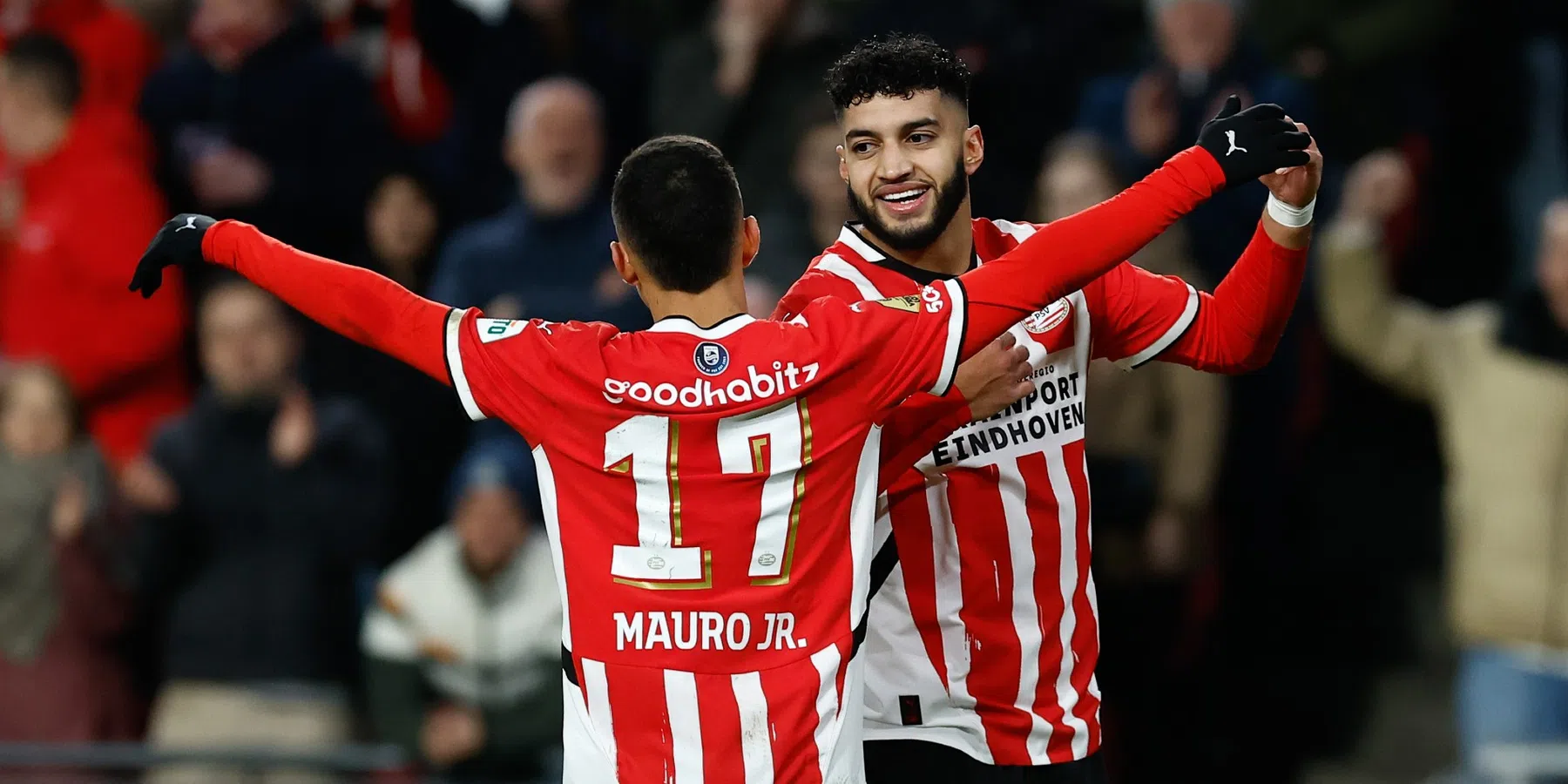 Oppermachtig PSV wint van FC Twente